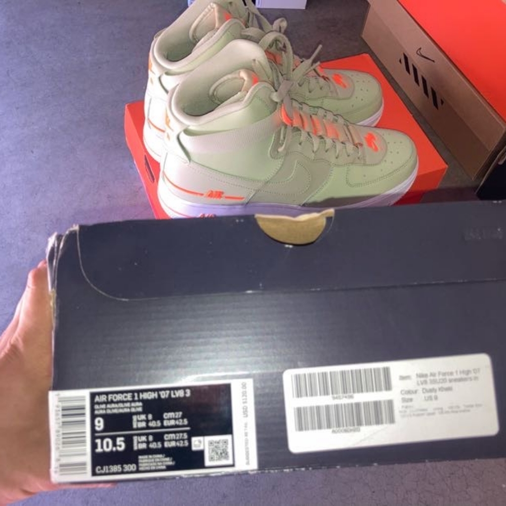 Nike - Picture 12 of 12
